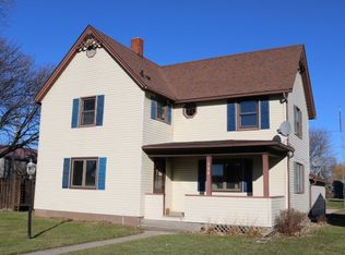 908 Franklin St, Elgin, IA 52141