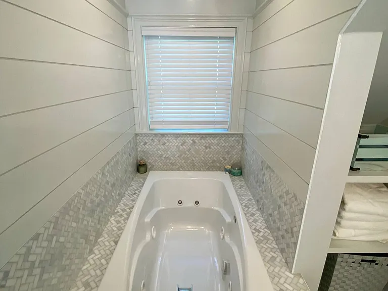 48 Tyrone Dr — Photo 13