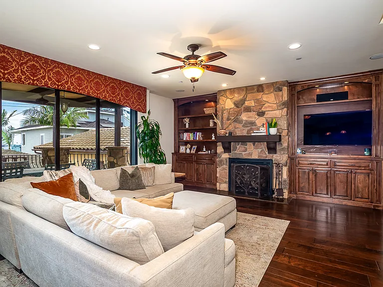3658 Buena Vista St — Photo 4
