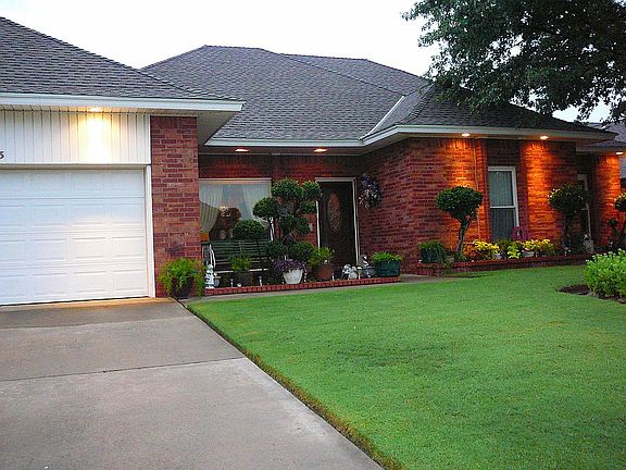 5th image of 1313 SW 108th Pl