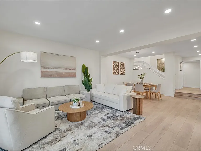 21 Lakefront — Photo 1