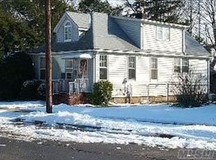 3584 Verona Pl, Seaford, NY 11783
