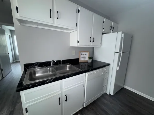 31605 W 83rd Cir #34, De Soto, KS 66018