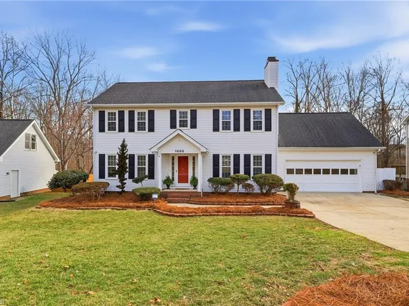 1000 New Hampshire Dr, Jamestown, NC 27282