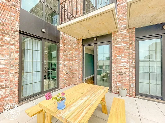 Rented by MySpaceNYC | media 92