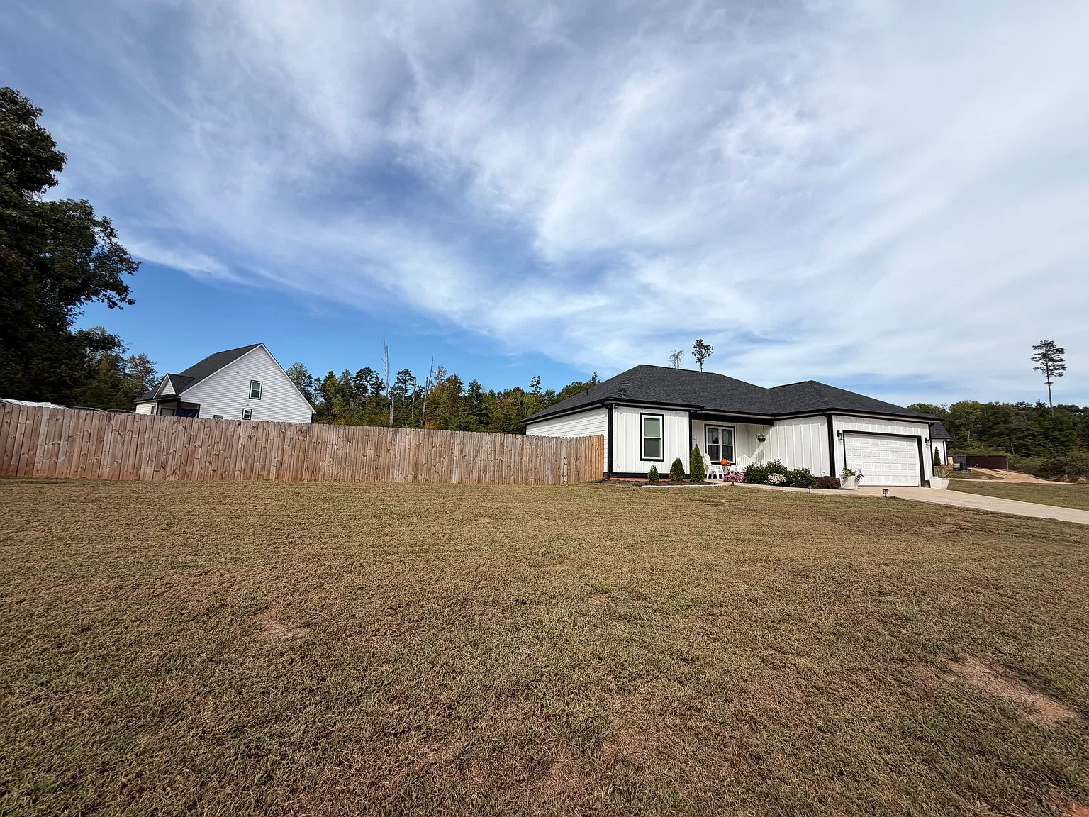 3 bed, 1266 sqft, $2,300 — Photo 2