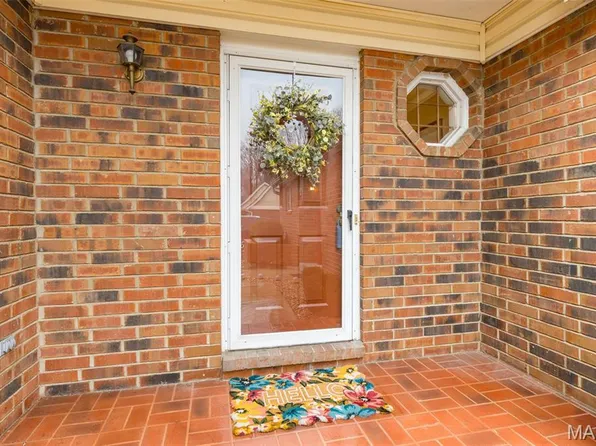 951 Riverwood Place Dr, Florissant, MO 63031