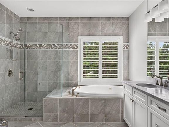 3rd image of 483 McGinnis Way