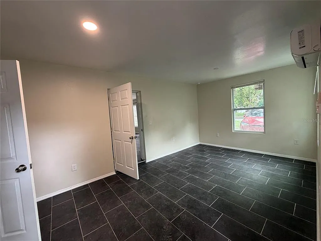 4 bed, 2.0 bath, 1100 sqft, $2,199 — Photo 2