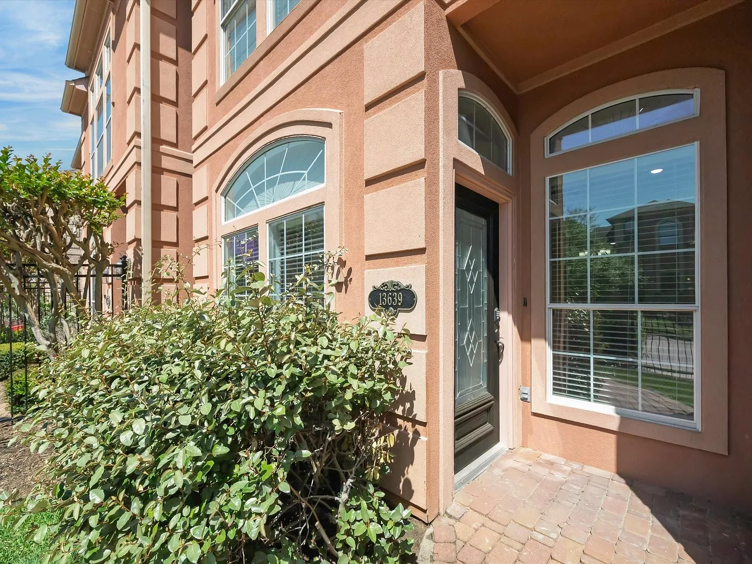 3 bed, 2.5 bath, 2568 sqft, $2,900 — Photo 4