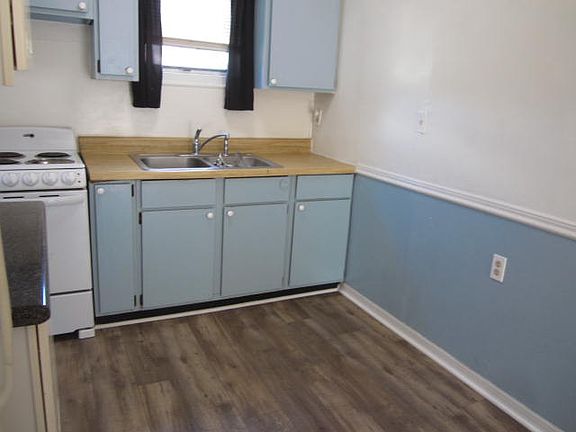 2nd image of 551 E Miracle Strip Pkwy APT 8