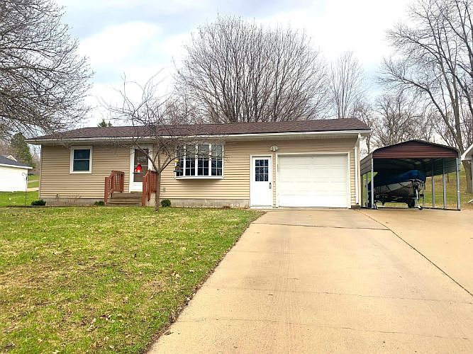 1st image of 1400 Oak Dr