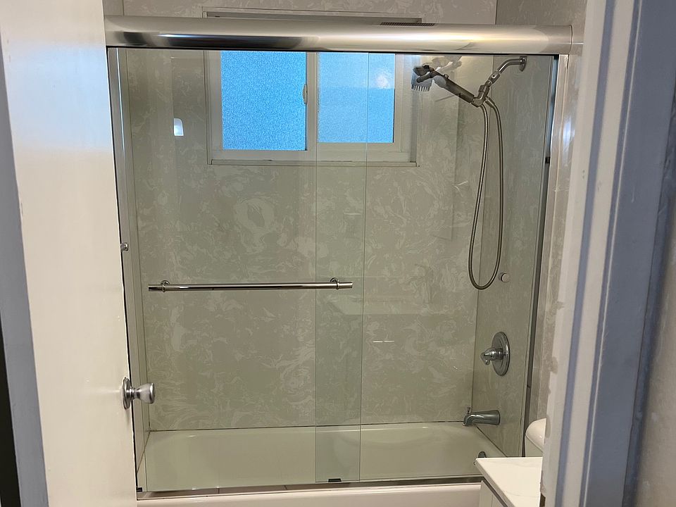 2nd image of 195 Gramercy Pl APT 1