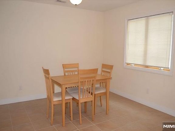 4th image of 77 McKinley Ave