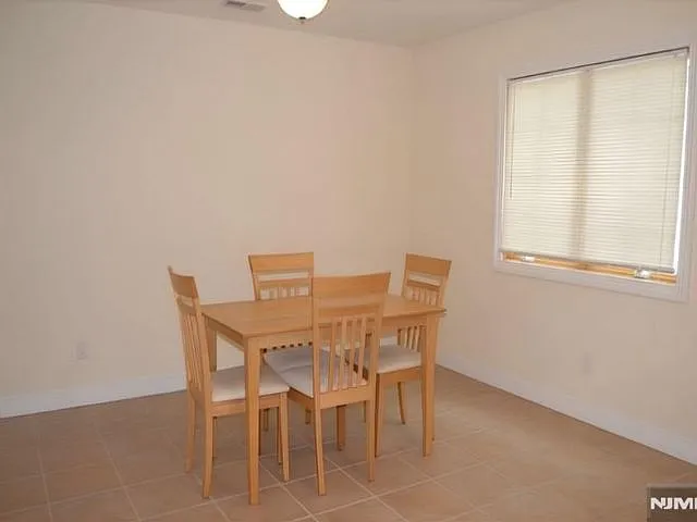 77 McKinley Ave — Photo 4