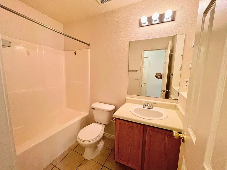 15415-15417 Kamary Ln — Photo 11