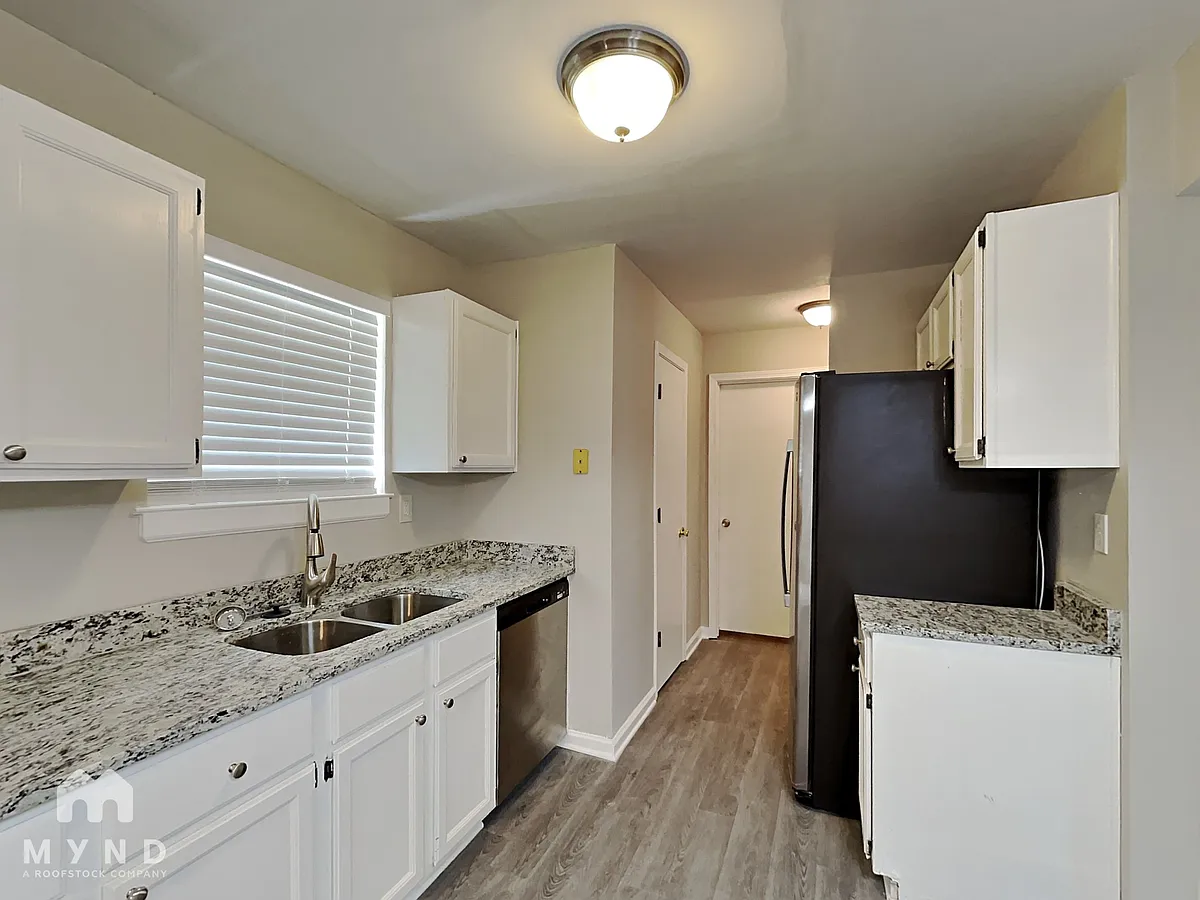 Building Photo - 5561 Northcut Dr