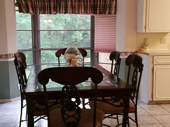 4th image of 634 Town Oaks Cir