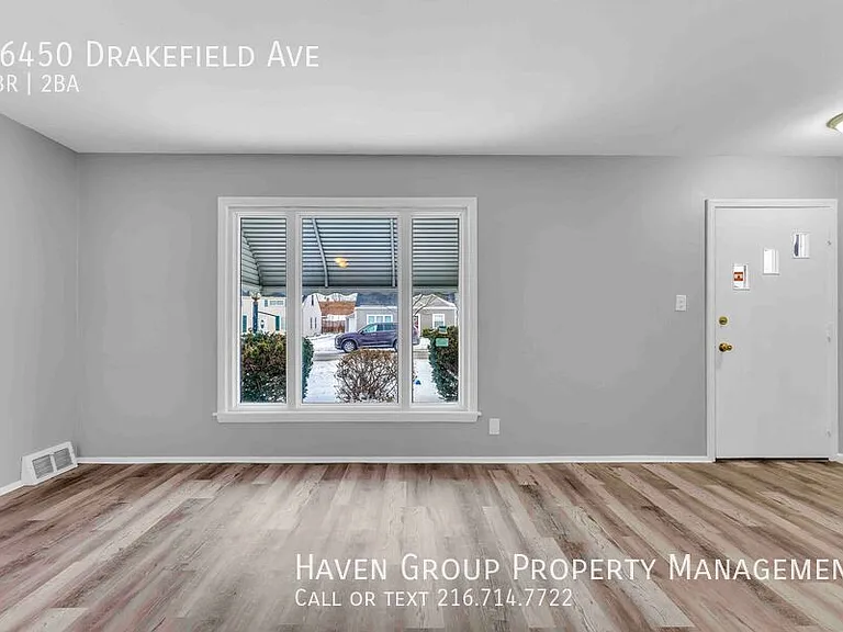 26450 Drakefield Ave — Photo 2