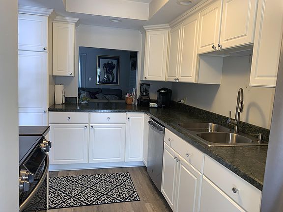 5th image of 18199 Stoneridge Dr APT B