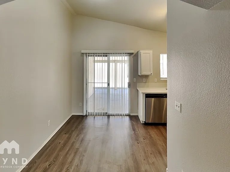 2858 Mount Hope Dr — Photo 4