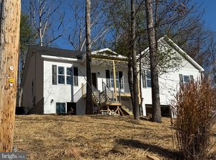 1102 Lakeview Dr, Cross Junction, VA 22625