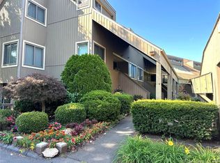 16 Pine Orchard Rd APT 4, Branford, CT 06405