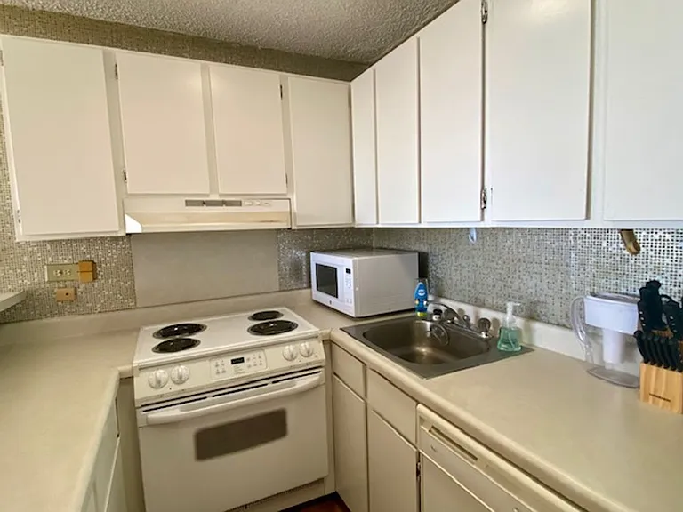 2140 Kuhio Ave #2306 — Photo 8