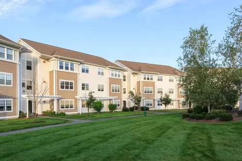 Park-Like Setting with Beautiful Green Spaces - Chestnut Farm Apartments