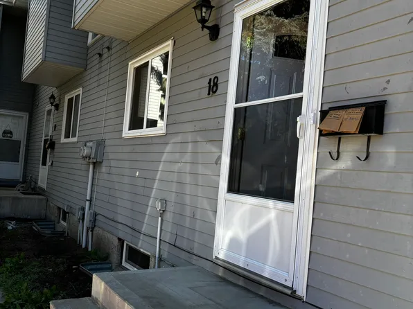 1415 62nd St NW, Edmonton, AB T6L 4K1