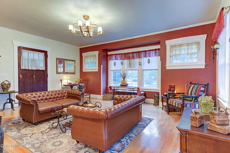 5th image of 511 Bridge Street