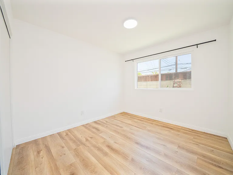 349 E Newman Ave #B — Photo 9