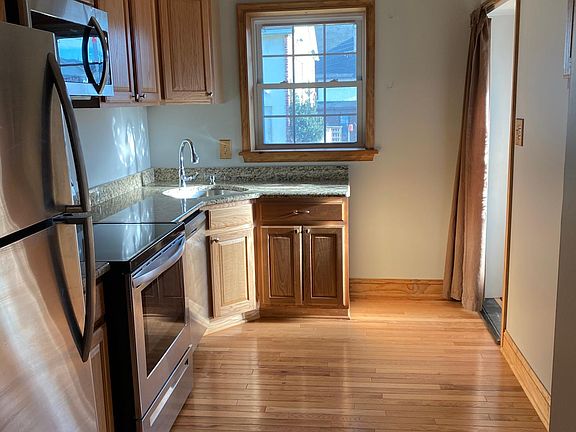 5th image of 200 E Linden St #A