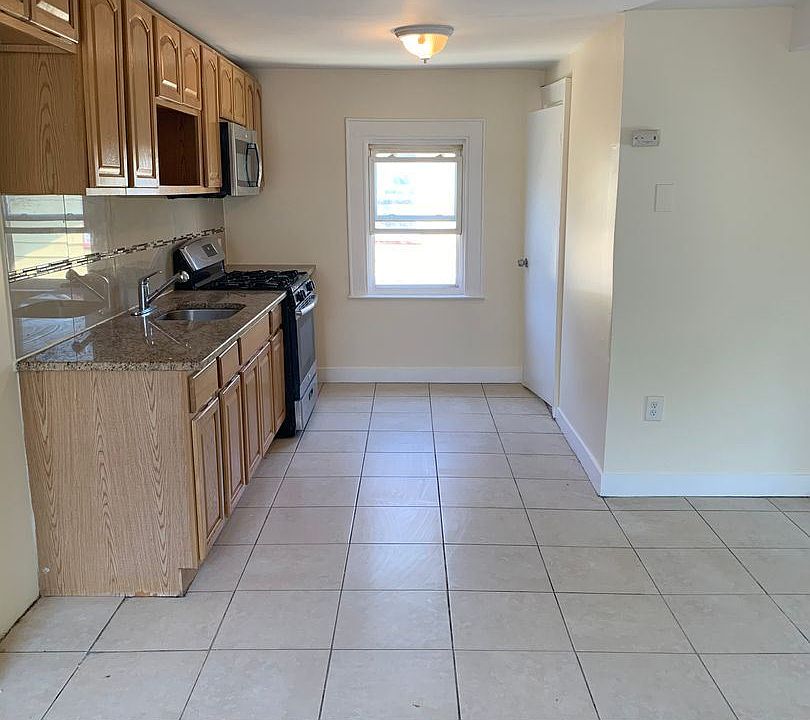 1st image of 92-94 Cedar Ave #3