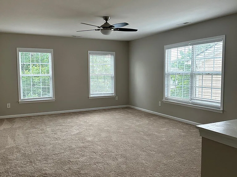 219 Northlands Dr — Photo 18