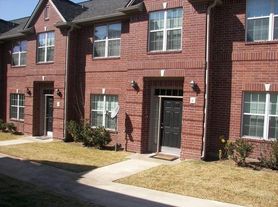 400 Summer Ct, College Station, TX