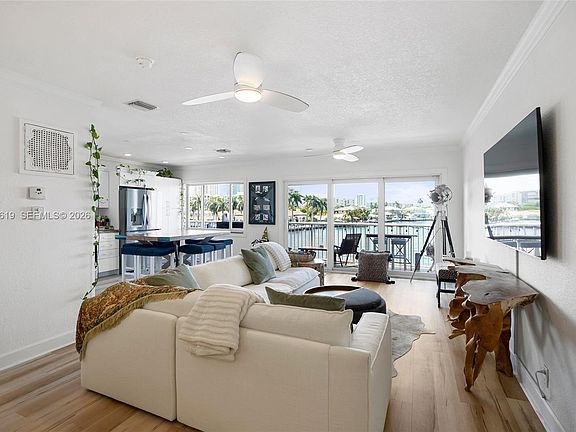 4th image of 1201 S Riverside Dr APT 301