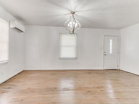 3rd image of 1321 Bellevidere Dr