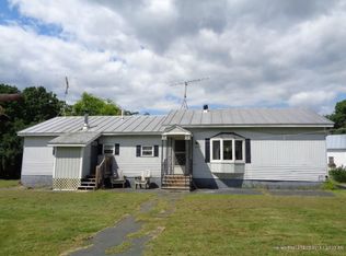 25 School St, Solon, ME 04979