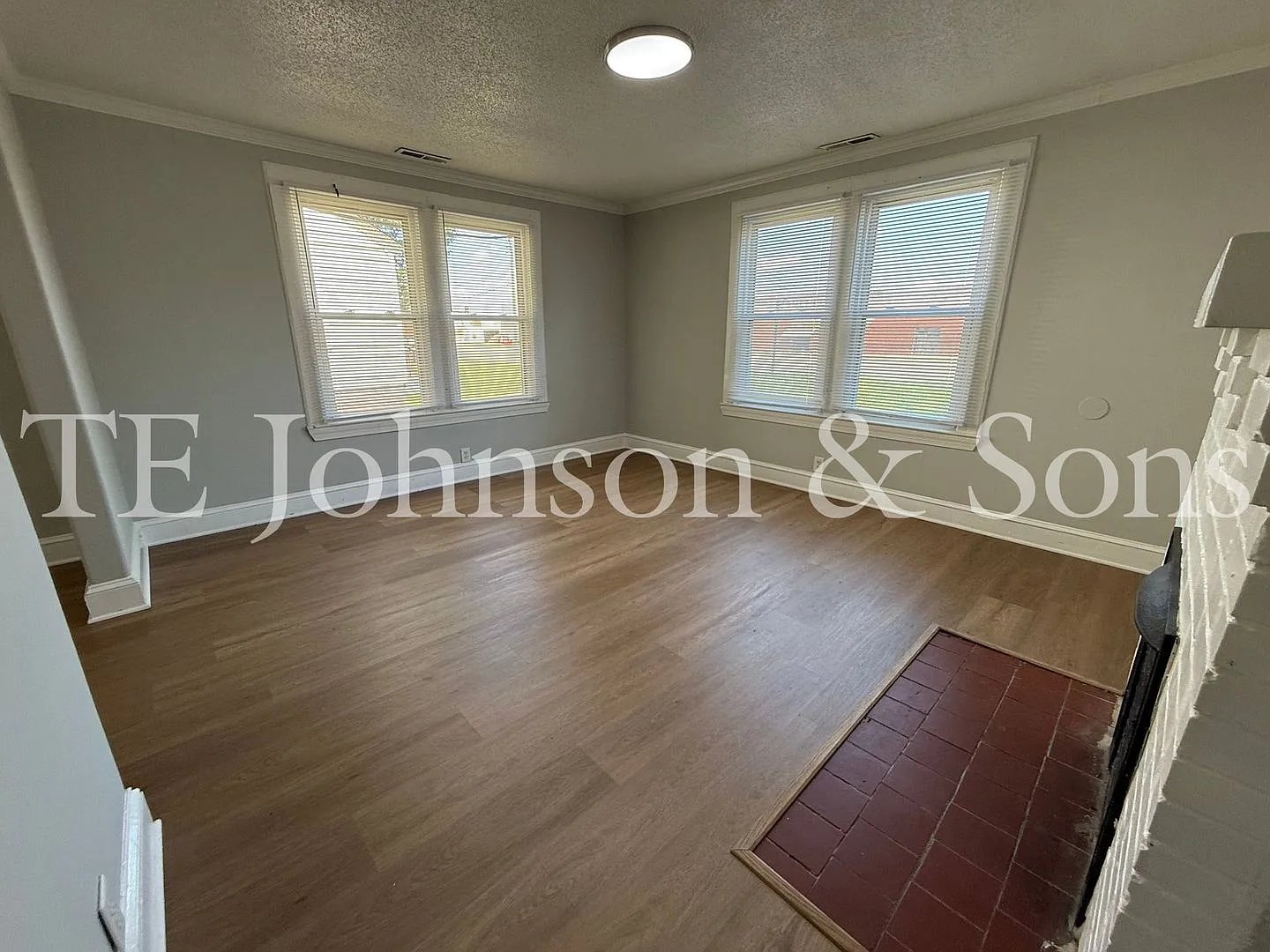 Charming 2 Bedroom Home — Photo 3