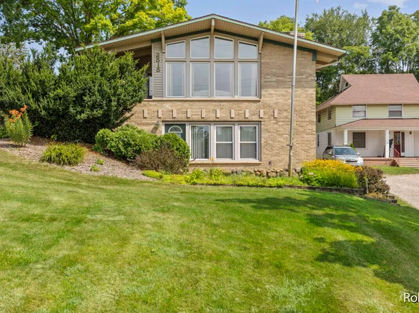 2515 Hillside Dr NW, Grand Rapids, MI 49544