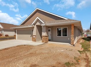 517 Graceview Dr, Saint Joseph, MN 56374