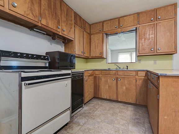 5th image of 112 W Olive St