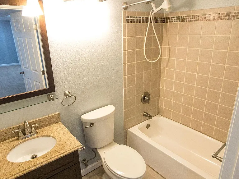 1105 Stoneham St — Photo 33