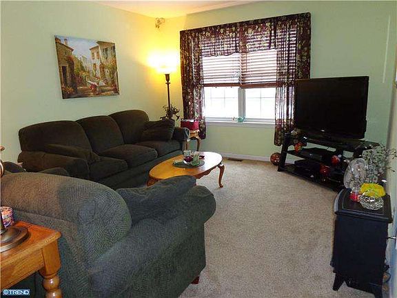 5th image of 308 Revere Ct
