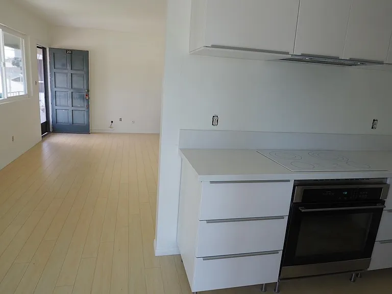 4865 Saratoga Ave — Photo 12