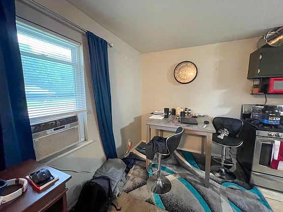 3rd image of 510-512 N West Ave