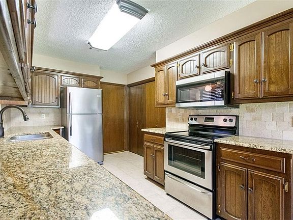 3rd image of 517 Pepperdine Ave