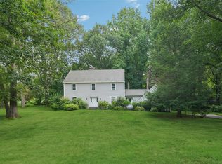 55 Deerfield Ln S, Pleasantville, NY 10570