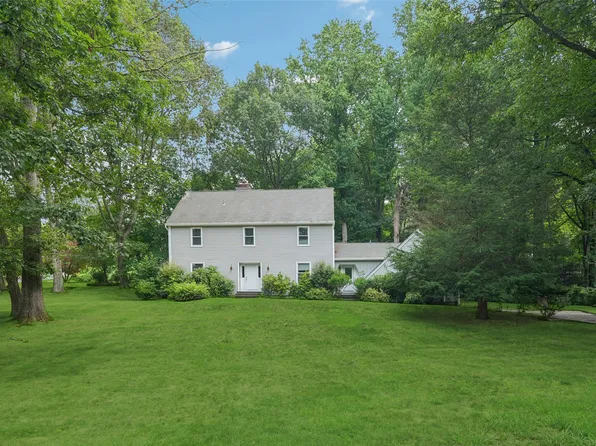 55 Deerfield Lane S, Pleasantville, NY 10570